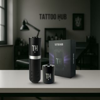 🔥 JE TO TADY! 🔥 Představujeme TattooHub Stinger V2 – druhou generaci našeho oblíbeného bezdrátového tetovacího strojku....